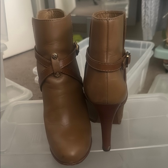 Tory Burch Tan Leather Heeled Booties Size 6.5 - Picture 3 of 9